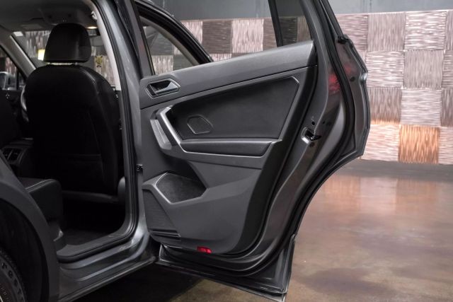 2021 Volkswagen Tiguan SE 4MOTION Sport Utility 4D photo