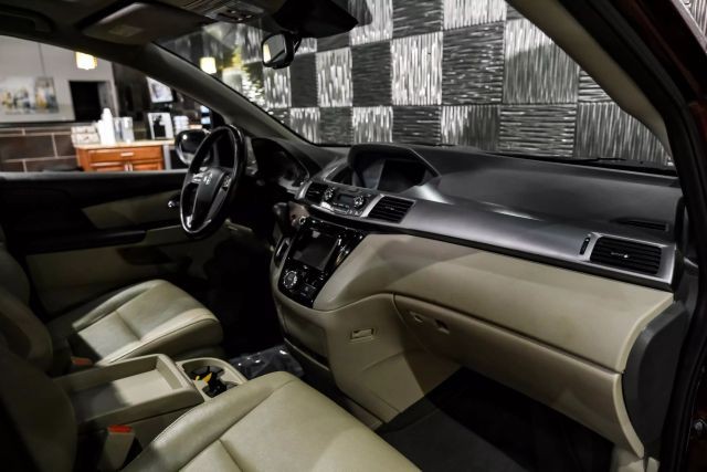 2017 Honda Odyssey EX-L Minivan 4D photo
