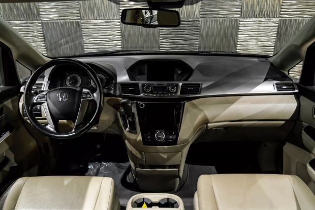 2017 Honda Odyssey EX-L Minivan 4D photo