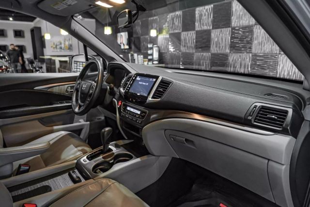 2016 Honda Pilot EX-L Sport Utility 4D photo