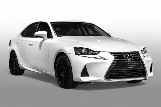 2018 Lexus IS 300 photo