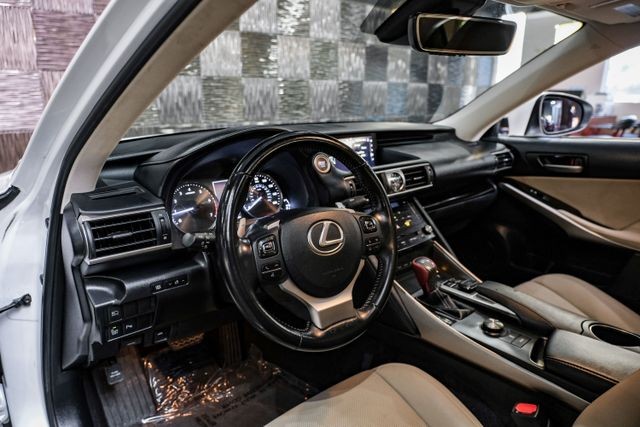 2018 Lexus IS 300 photo