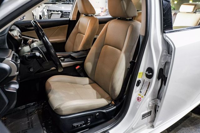 2018 Lexus IS 300 photo