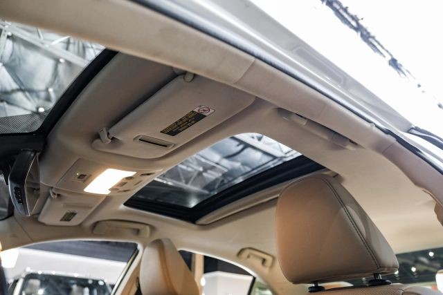 2018 Lexus IS 300 photo