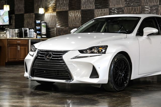 2018 Lexus IS 300 photo