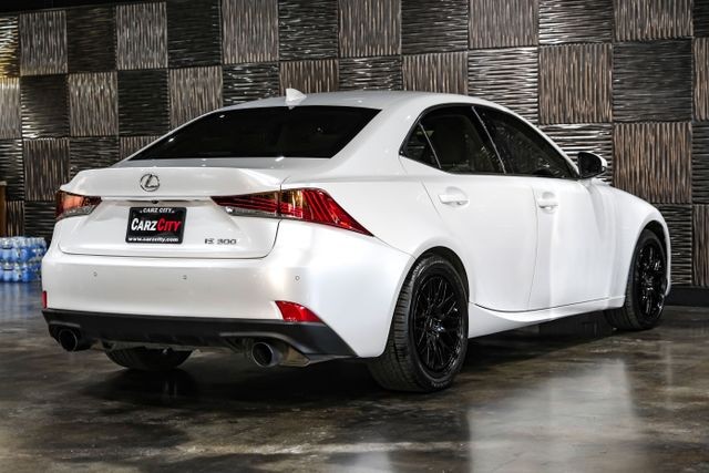 2018 Lexus IS 300 photo