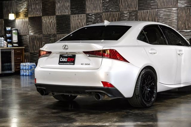 2018 Lexus IS 300 photo