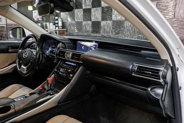 2018 Lexus IS 300 photo