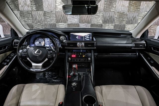 2018 Lexus IS 300 photo