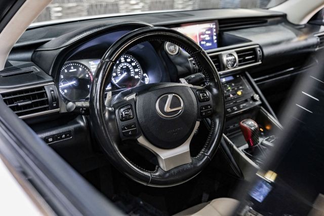 2018 Lexus IS 300 photo