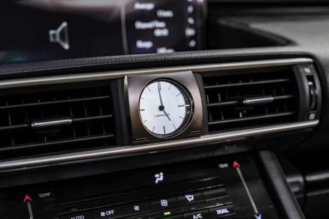 2018 Lexus IS 300 photo