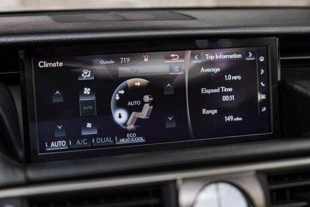 2018 Lexus IS 300 photo