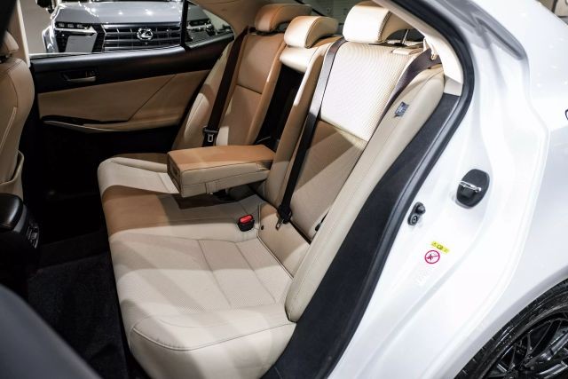 2018 Lexus IS 300 photo