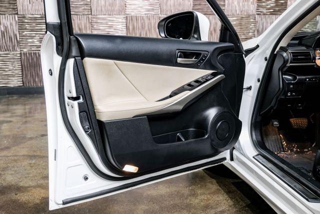 2018 Lexus IS 300 photo