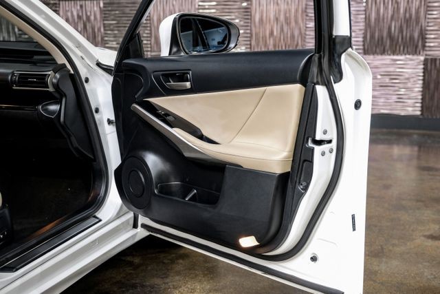 2018 Lexus IS 300 photo