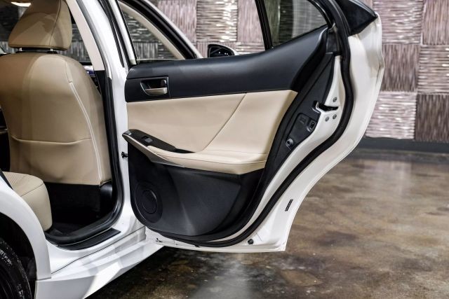 2018 Lexus IS 300 photo