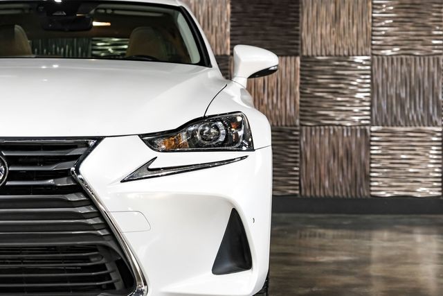 2018 Lexus IS 300 photo