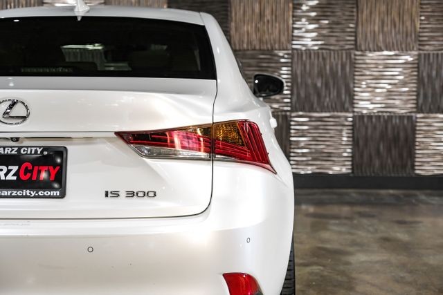 2018 Lexus IS 300 photo