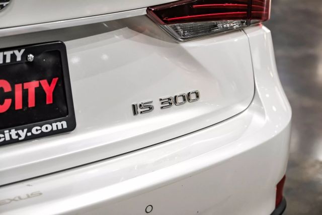2018 Lexus IS 300 photo