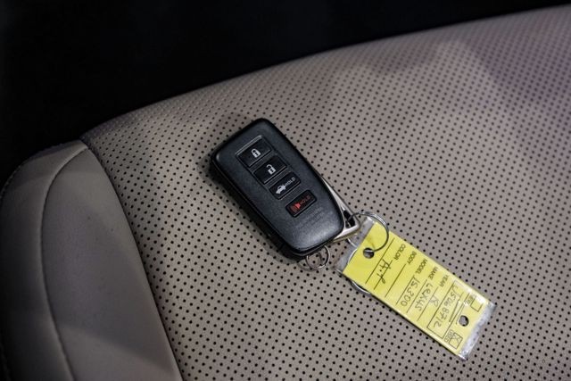 2018 Lexus IS 300 photo