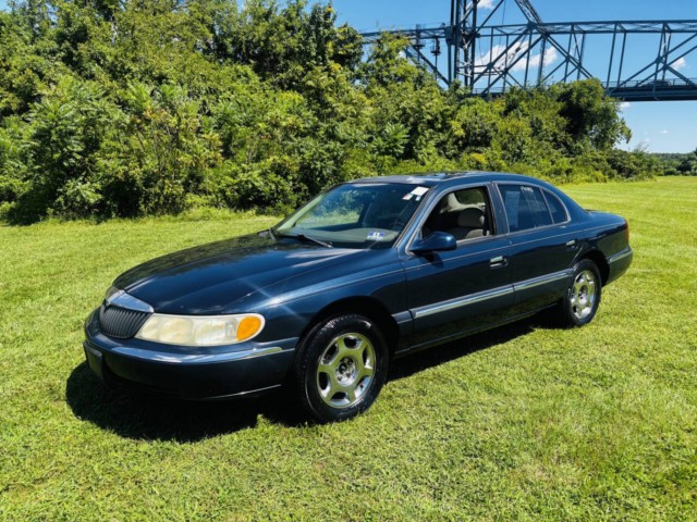 2001 Lincoln Continental Base