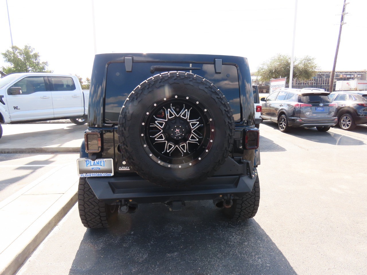 used 2015 Jeep Wrangler Unlimited car, priced at $21,999