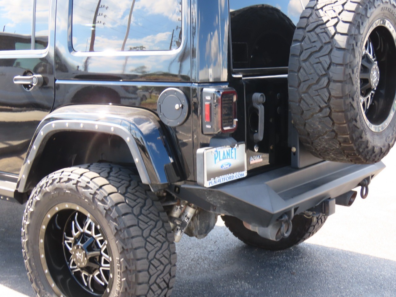 used 2015 Jeep Wrangler Unlimited car, priced at $21,999