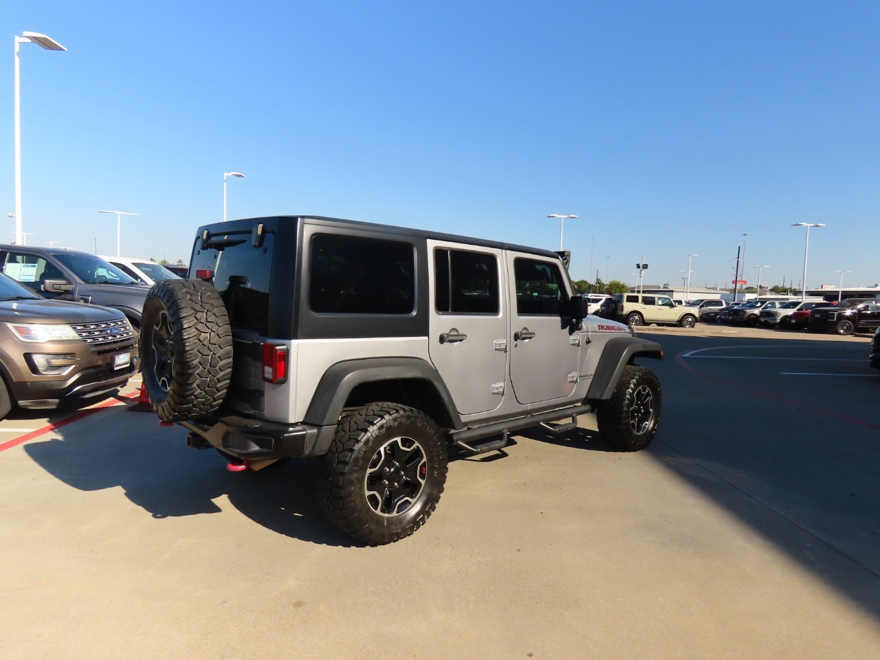 used 2015 Jeep Wrangler Unlimited car, priced at $15,999
