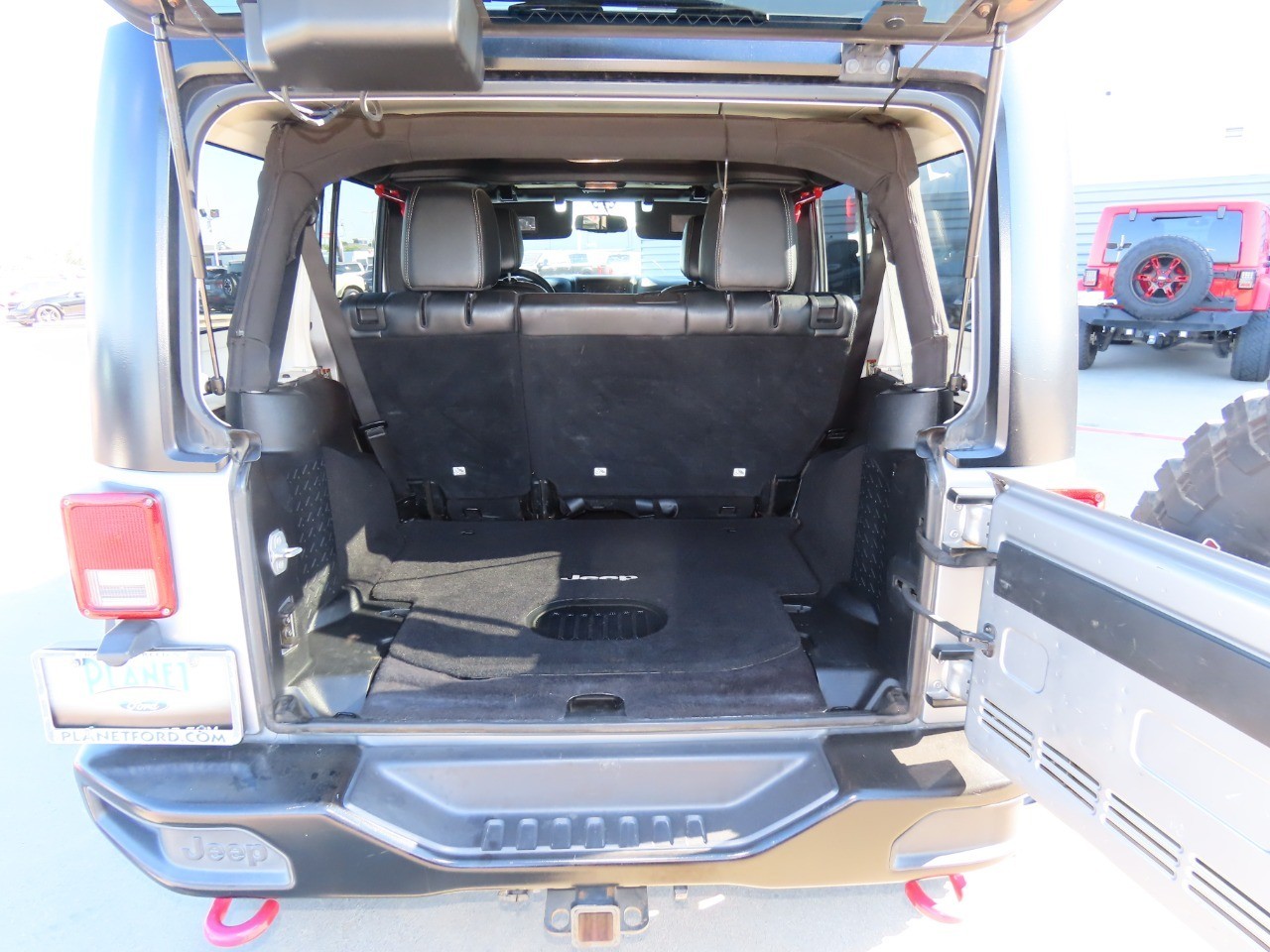 used 2015 Jeep Wrangler Unlimited car, priced at $15,999
