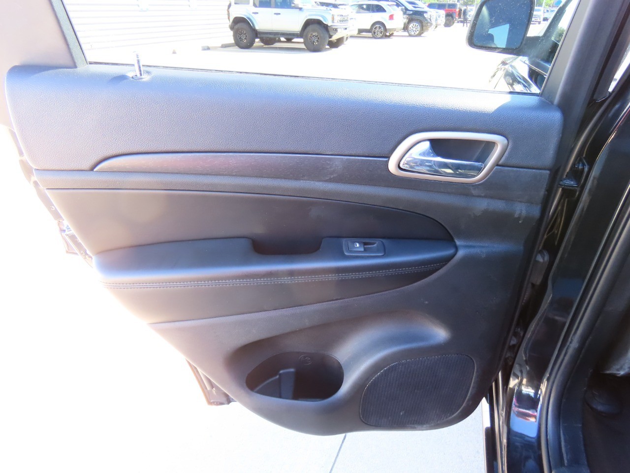 used 2015 Jeep Grand Cherokee car, priced at $10,999