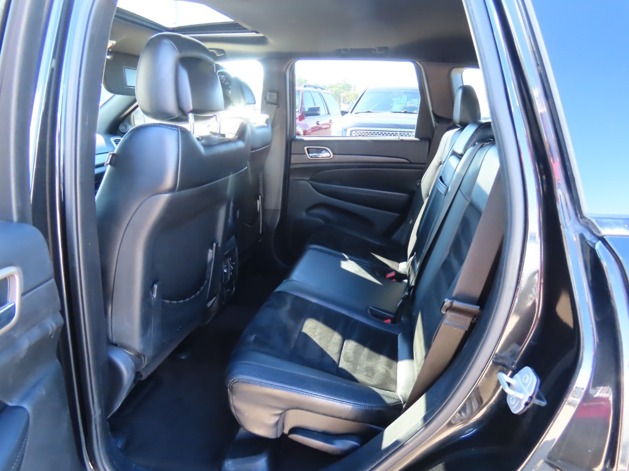 used 2015 Jeep Grand Cherokee car, priced at $10,999