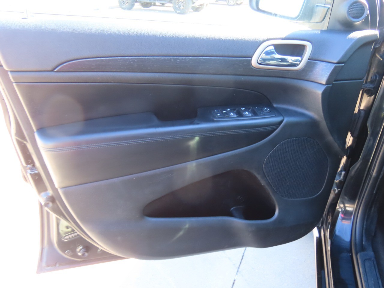 used 2015 Jeep Grand Cherokee car, priced at $10,999