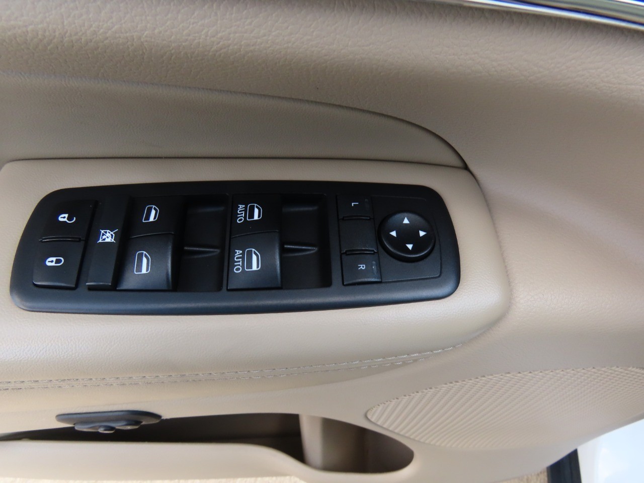 used 2019 Jeep Grand Cherokee car, priced at $17,999