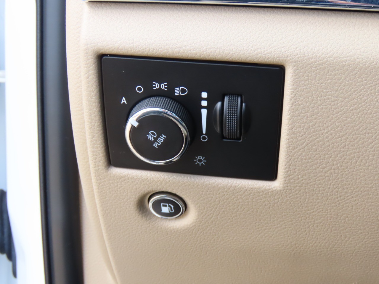 used 2019 Jeep Grand Cherokee car, priced at $17,999