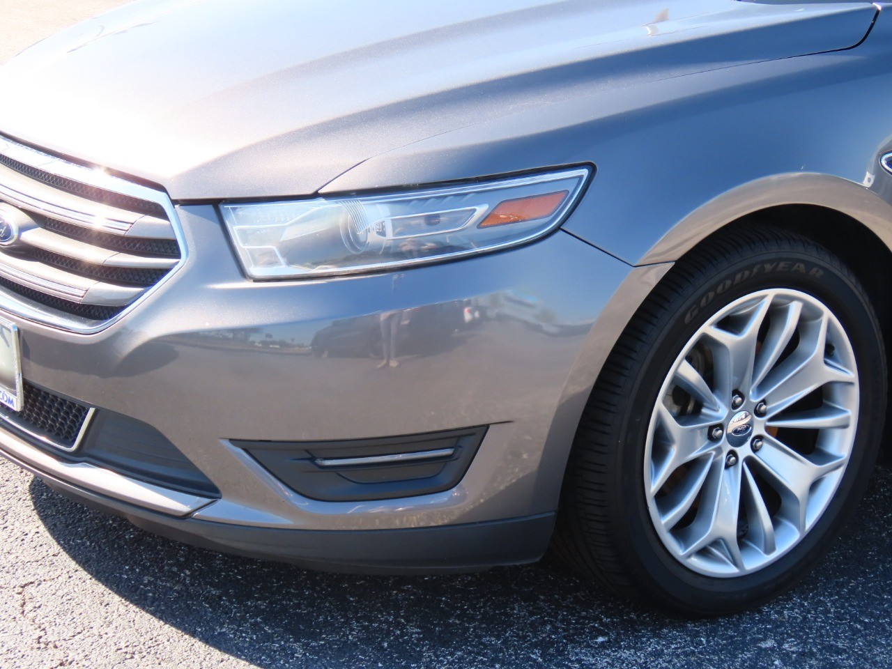 used 2013 Ford Taurus car