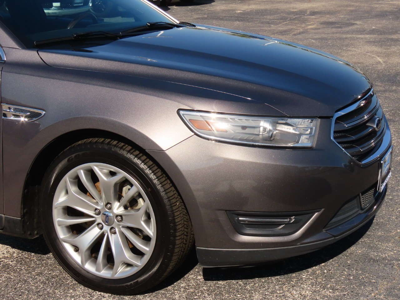 used 2013 Ford Taurus car