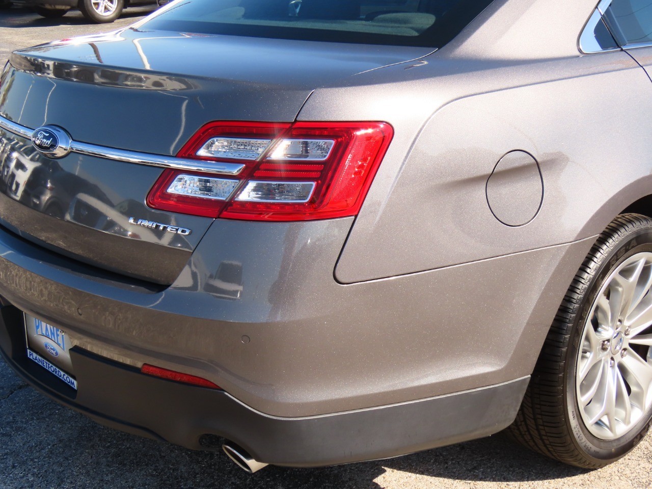 used 2013 Ford Taurus car