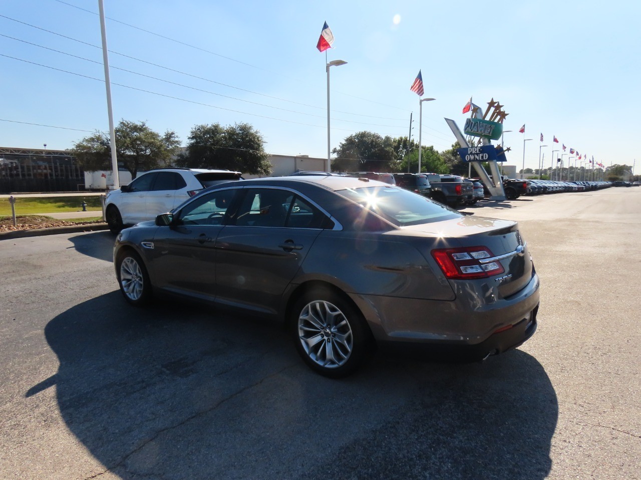 used 2013 Ford Taurus car