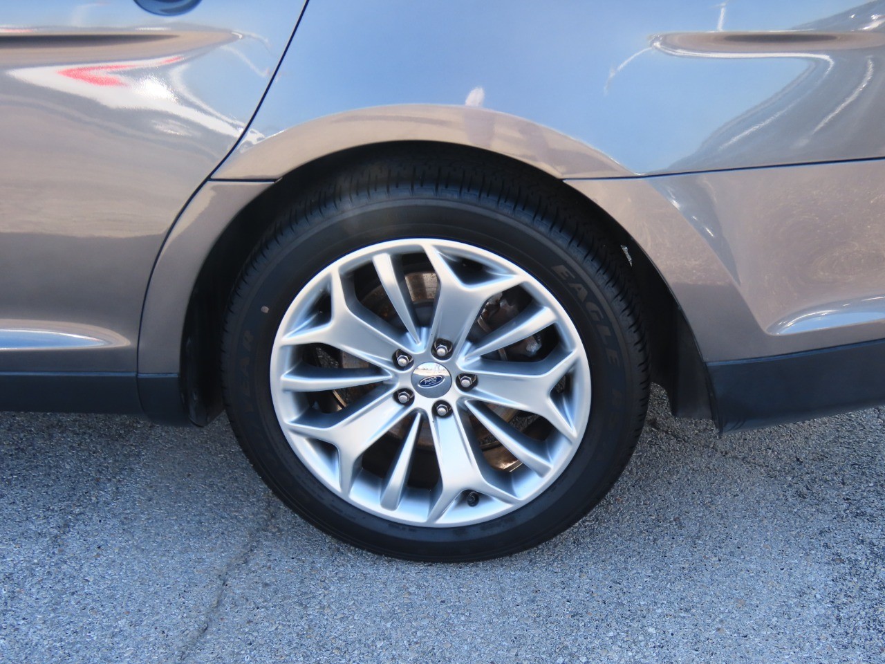 used 2013 Ford Taurus car