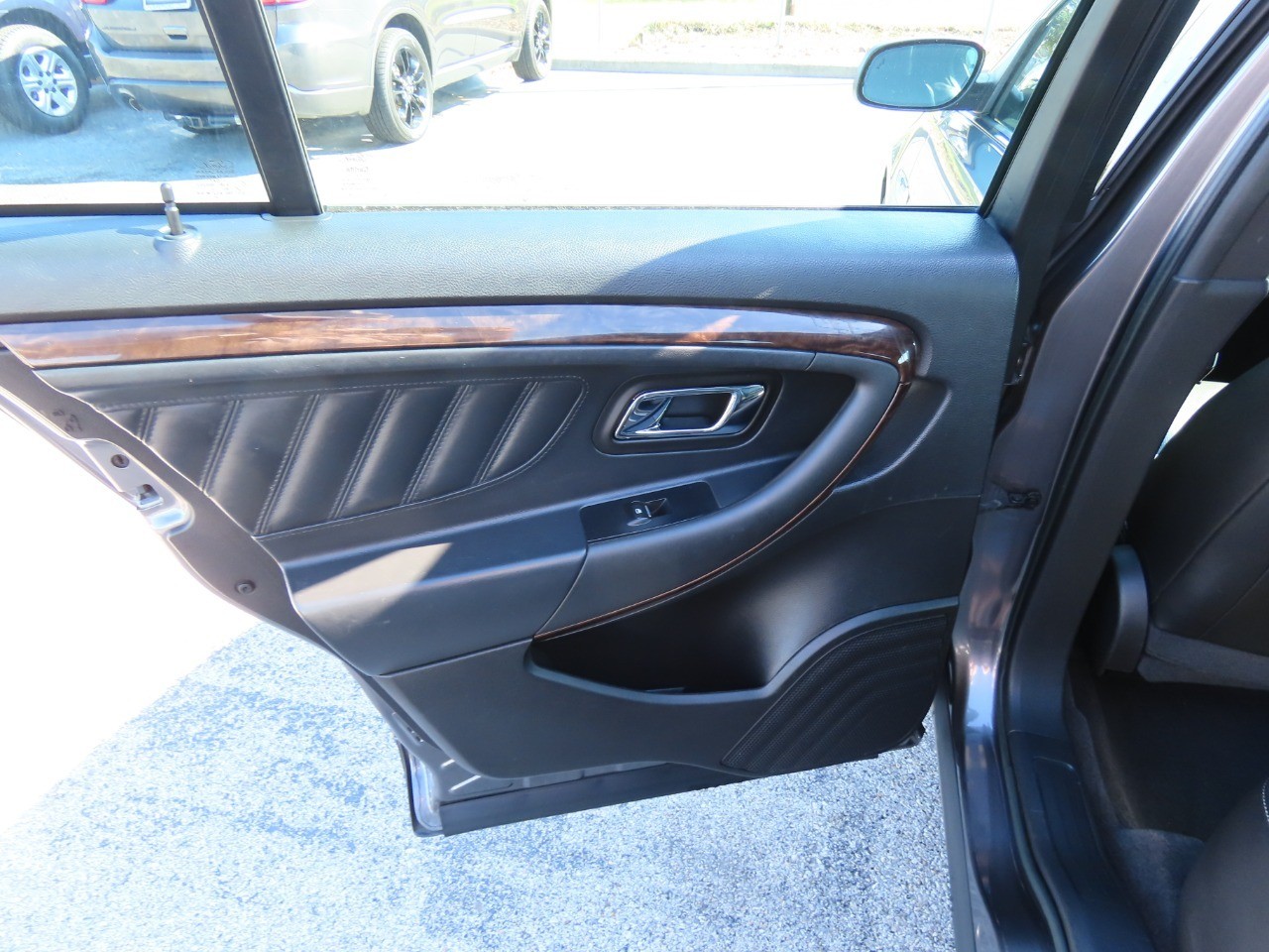 used 2013 Ford Taurus car