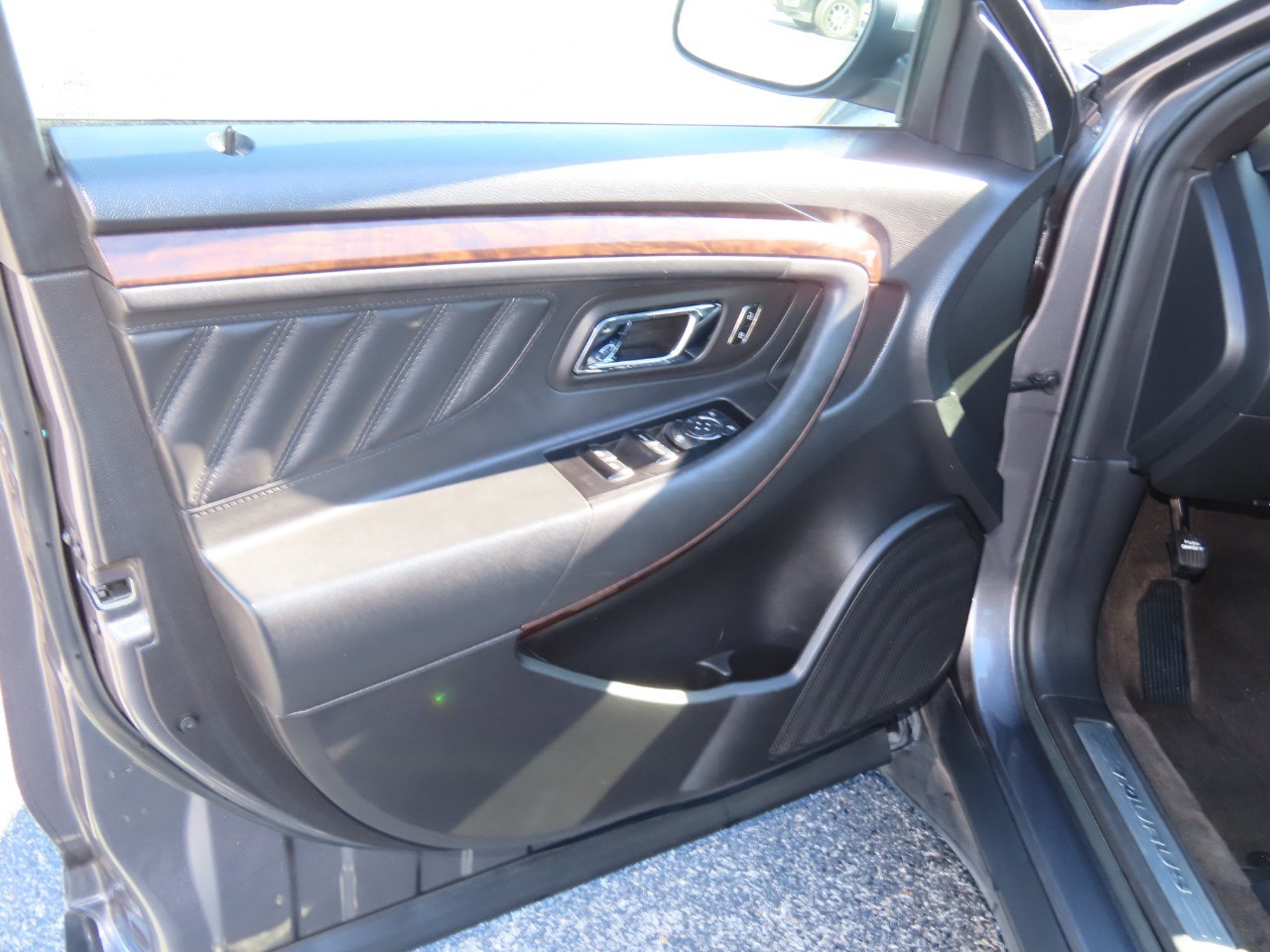 used 2013 Ford Taurus car