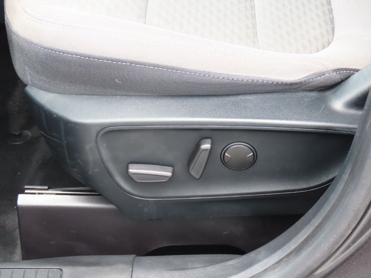 used 2020 Ford Escape car, priced at $15,999