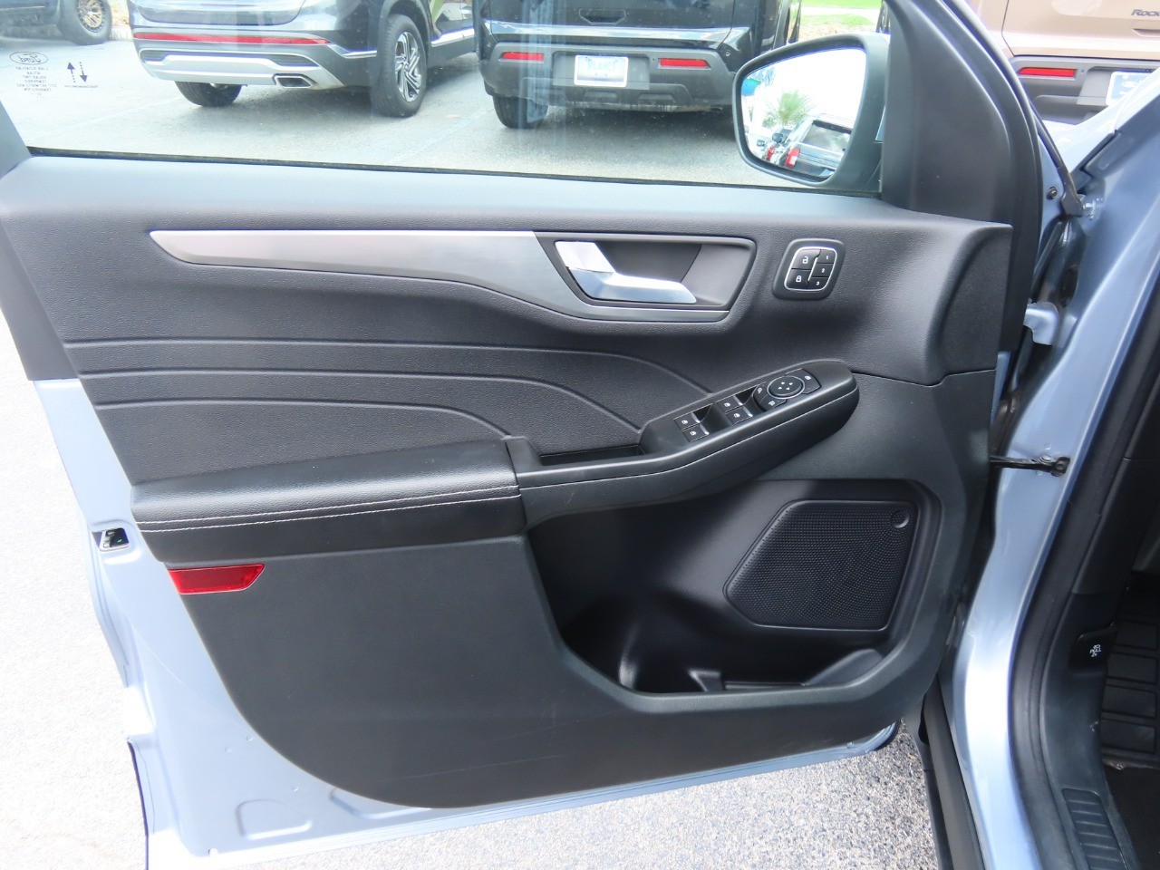 used 2022 Ford Escape car, priced at $25,999