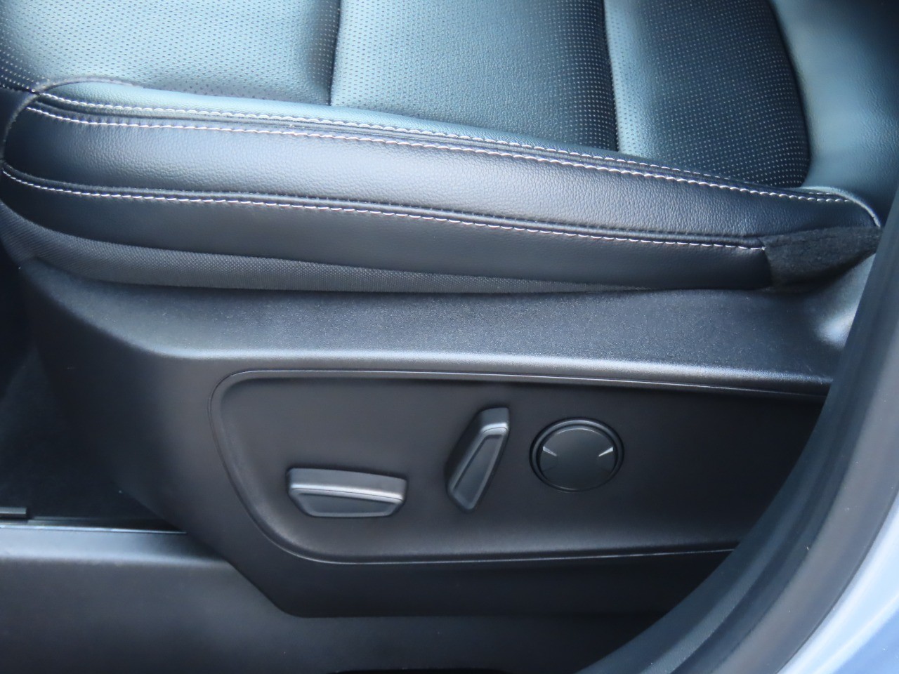 used 2022 Ford Escape car, priced at $25,999