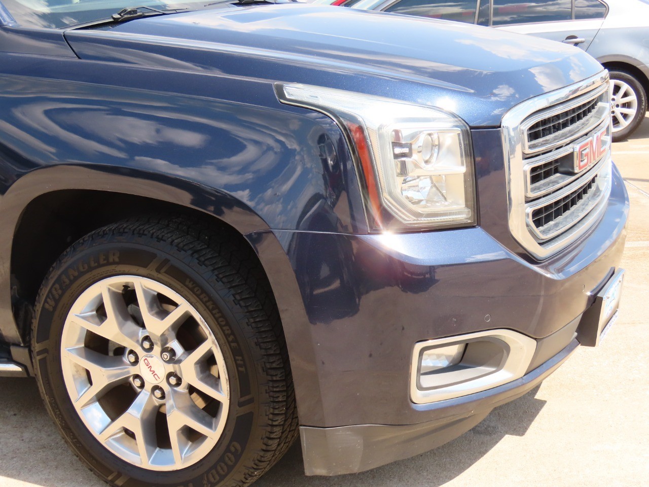 used 2017 GMC Yukon car, priced at $19,999