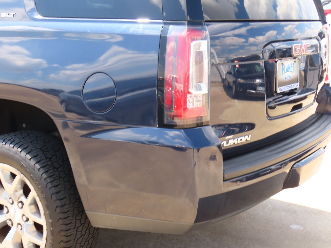 used 2017 GMC Yukon car, priced at $19,999