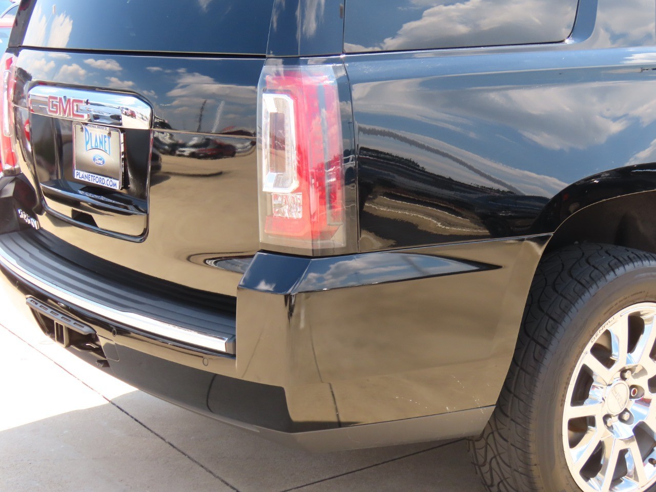 used 2017 GMC Yukon car, priced at $22,999
