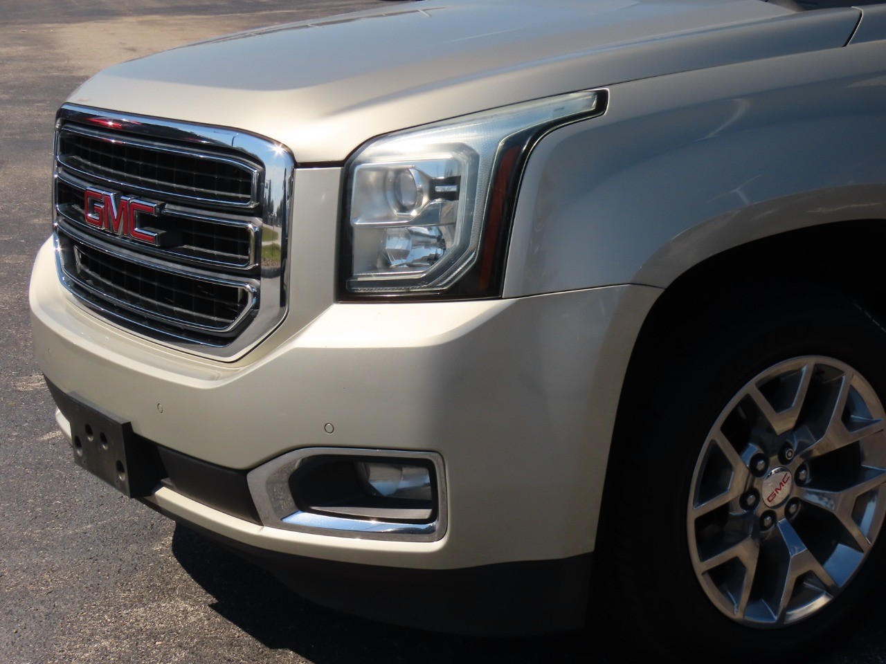 used 2015 GMC Yukon XL car, priced at $18,999