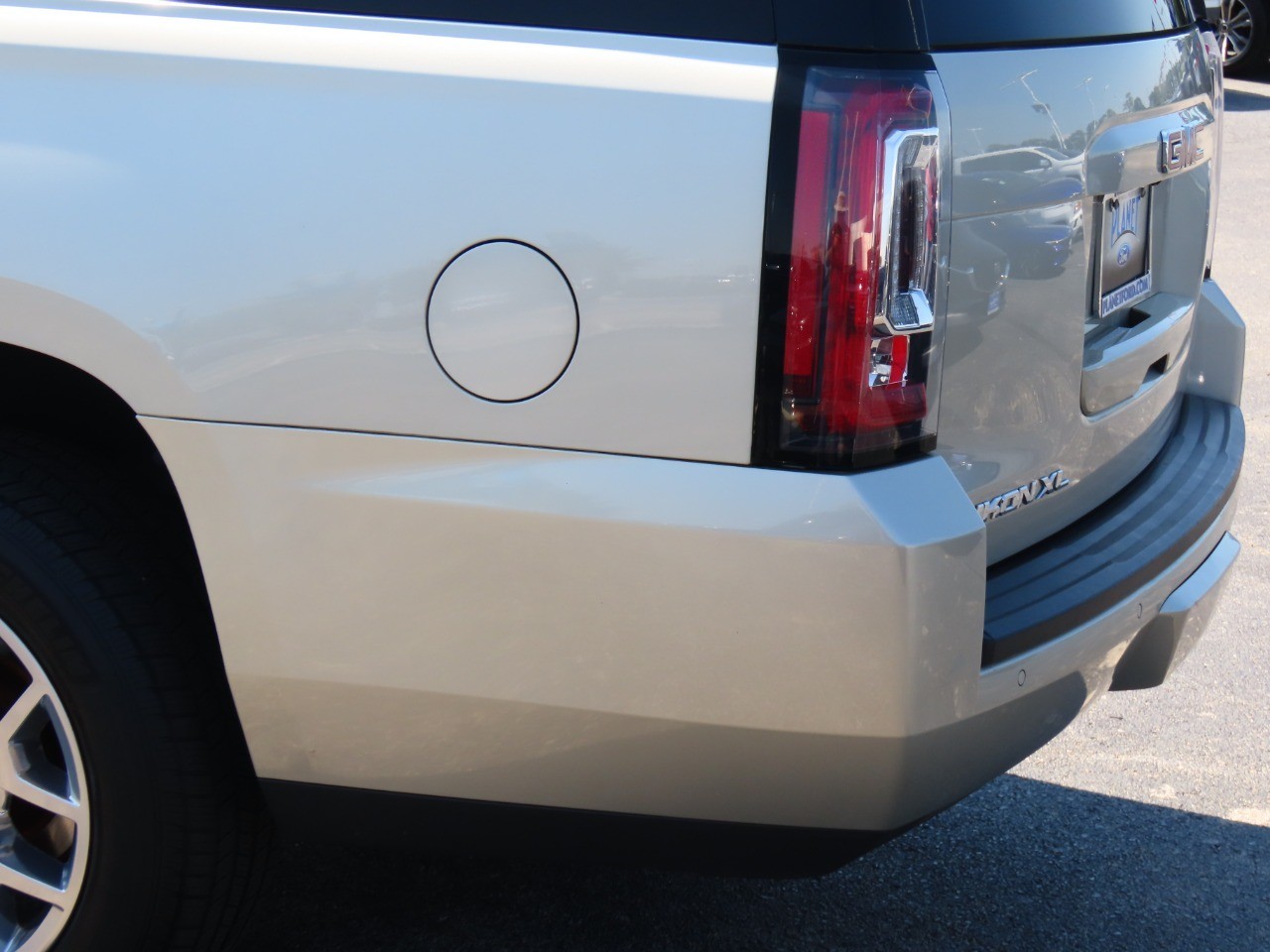 used 2015 GMC Yukon XL car, priced at $18,999