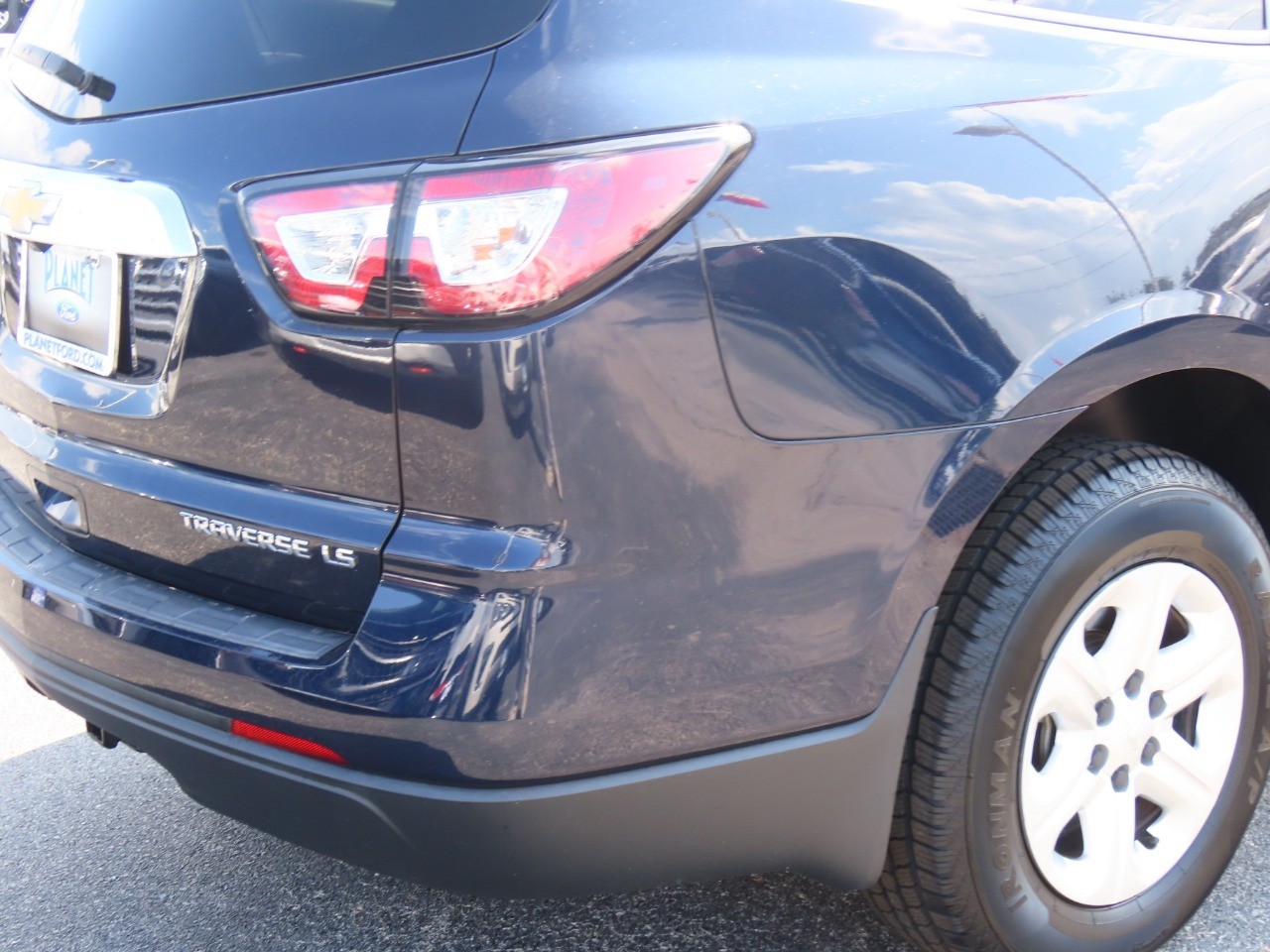 used 2015 Chevrolet Traverse car, priced at $8,999